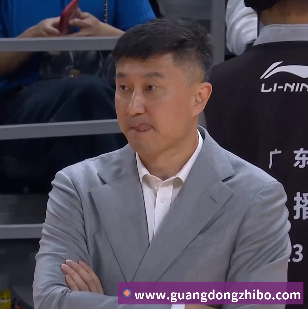 AI-Mini体测小站 无感人脸识别、智能手势识别 多人同时运动，可视化数据 人机交互模式，